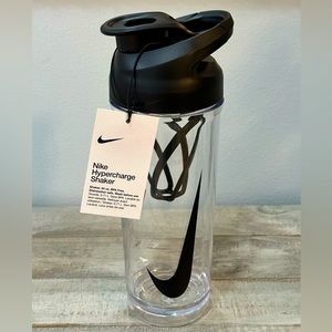 NEW Nike Plastic 24 oz Hypercharge Shaker (Clear / Black)